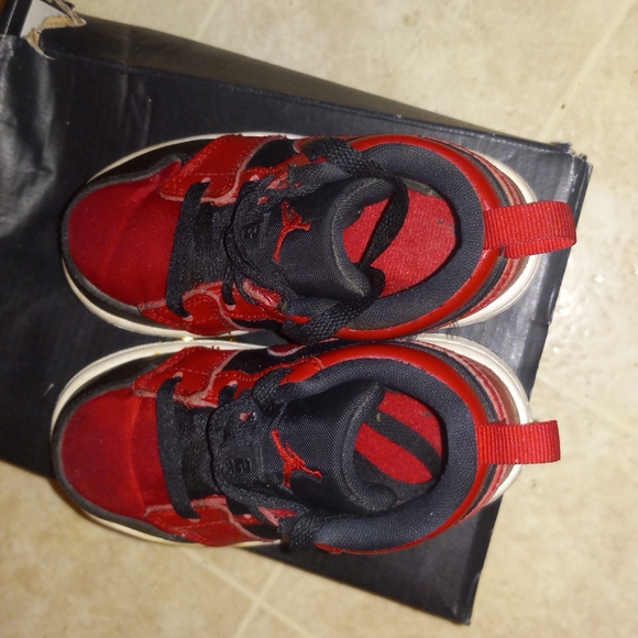 Retro Jordan 1s 7c - Picture 5 of 7